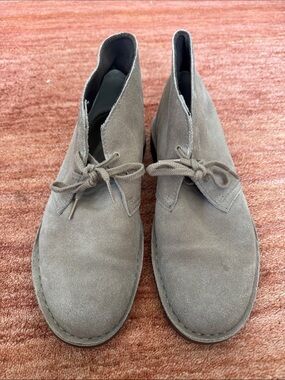 Clarks Men’s Tan Lace-Up Chukka Boots Size 8.5